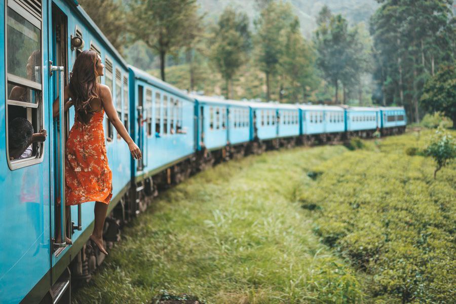 Train ride through Sri Lanka hill country
